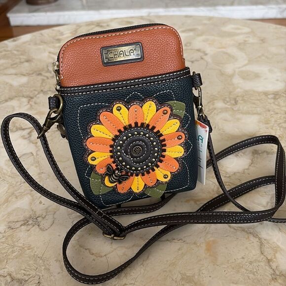 NWT Chala Vegan Convertible Cell Phone Crossbody Bag / Wallet - Picture 2 of 11